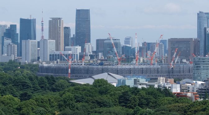 建設途中の新国立競技場