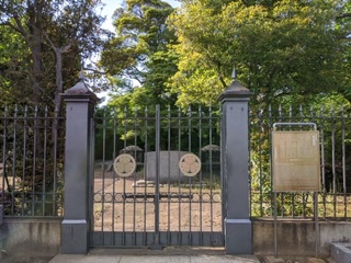 徳川15代将軍《徳川慶喜の墓》