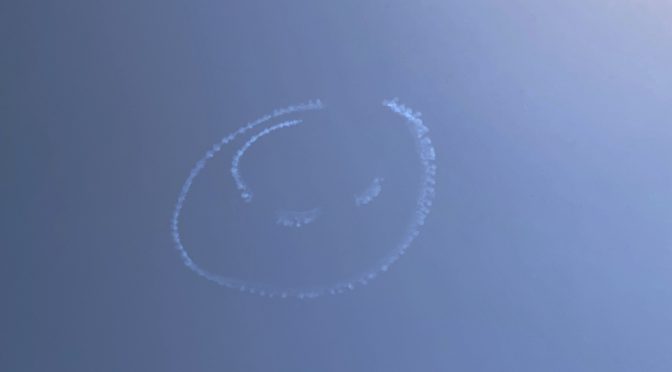 大空のニコちゃんマーク