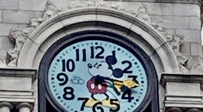 ミッキーマウス柄の銀座和光の時計塔